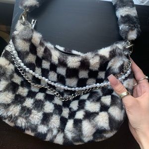 Stylish flurry checkered shoulder purse